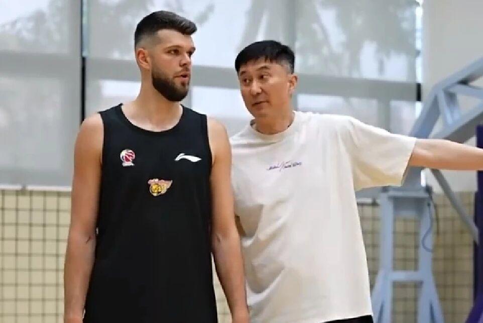 开云APP下载地址-广东男篮积极备战，杜锋指导拉科塞维奇，徐杰胡明轩状态出色